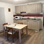 Lägenhet Casa Tiziano E Nila *